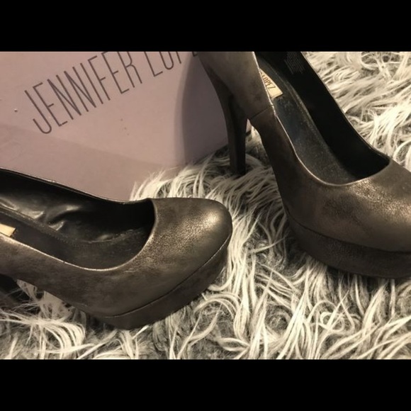 Jennifer Lopez - Picture 2 of 3